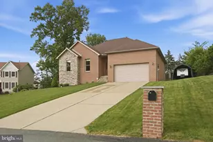34 Harrington Way, Greensburg, PA 15601 - Photo 2