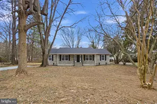 192 E Banbury Rd, Tappahannock, VA 22560 - Photo 1