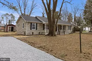 192 E Banbury Rd, Tappahannock, VA 22560 - Photo 1