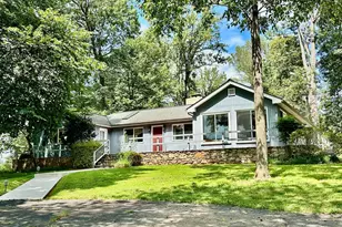 7038 Beaconsfield Ln, Warrenton, VA 20187 - Photo 2