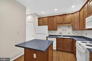 224 N View Cir, Warrenton, VA 20186 - Photo 32