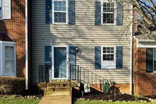 202 Leeds Ct E, Warrenton, VA 20186 - Photo 1