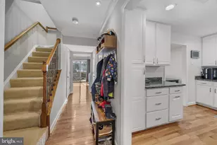 202 Leeds Ct E, Warrenton, VA 20186 - Photo 2