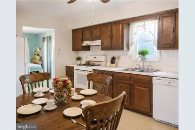 7087 Lakeview Drive, Warrenton, VA 20187 - Photo 8