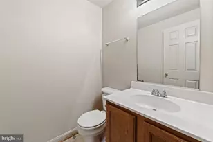 570 Highland Towne Ln, Warrenton, VA 20186 - Photo 12