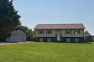 7913 Sir Topas Dr, Warrenton, VA 20186 - Photo 1