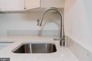 380 Broadview Ave, Warrenton, VA 20186 - Photo 2
