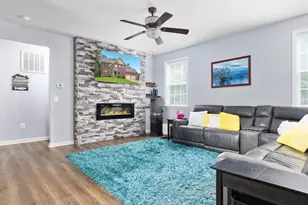 112 Country Club Dr, Cross Junction, VA 22625 - Photo 12