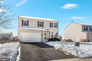 556 Garden Gate Dr, Stephens City, VA 22655 - Photo 2