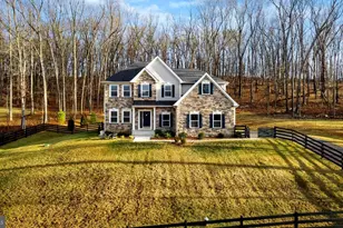 254 Whistlewood Ln, Winchester, VA 22602 - Photo 2