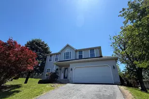 407 Tamarack Cir, Winchester, VA 22602 - Photo 2