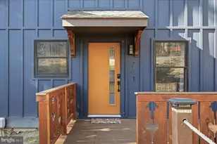 241 Sunset Cir, Cross Junction, VA 22625 - Photo 12