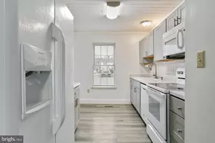 302 Freeton Ct, Stephens City, VA 22655 - Photo 2