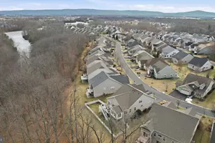 105 Turnstone Ln, Lake Frederick, VA 22630 - Photo 4