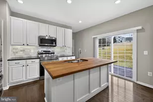 113 Colonial Dr, Cross Junction, VA 22625 - Photo 12