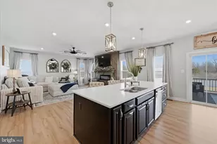 111 Decatur Cir, Stephens City, VA 22655 - Photo 2