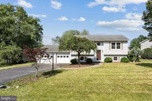 136 Nightingale Ave, Stephens City, VA 22655 - Photo 2