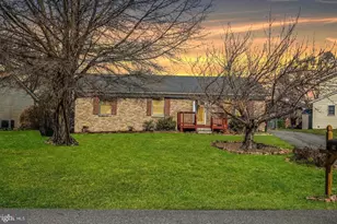 107 Golden Pond Cir, Stephens City, VA 22655 - Photo 2