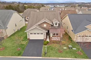 103 Cloak Ln, Lake Frederick, VA 22630 - Photo 2