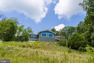 307 Fox Run Ln, Winchester, VA 22602 - Photo 2