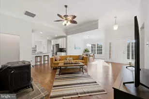 634 Lakeview Dr, Cross Junction, VA 22625 - Photo 10