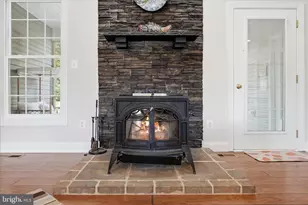 634 Lakeview Dr, Cross Junction, VA 22625 - Photo 12