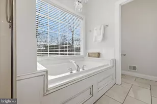 634 Lakeview Dr, Cross Junction, VA 22625 - Photo 28