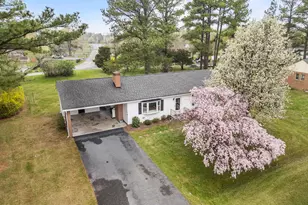 118 Carroll Dr, Stephens City, VA 22655 - Photo 2