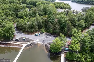 400 Lakeview Dr, Cross Junction, VA 22625 - Photo 88