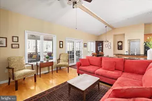 203 Northwood Cir, Cross Junction, VA 22625 - Photo 8