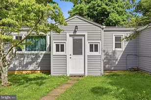 115 Hickory Ln, Winchester, VA 22603 - Photo 2