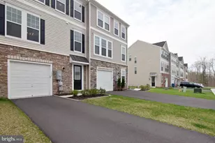 136 Solara Dr, Winchester, VA 22602 - Photo 2