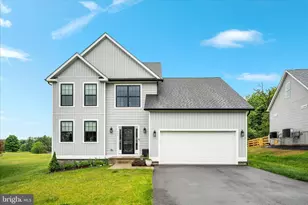 103 Fairway Cir, Cross Junction, VA 22625 - Photo 2