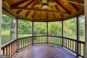 408 Masters Dr, Cross Junction, VA 22625 - Photo 2