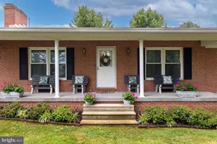 201 Woodridge Ln, Winchester, VA 22603 - Photo 2