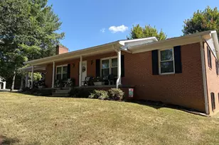 201 Woodridge Ln, Winchester, VA 22603 - Photo 4