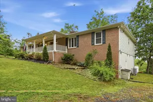 211 Creekview Ln, Middletown, VA 22645 - Photo 4