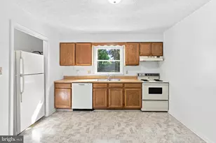 820 Locust St, Stephens City, VA 22655 - Photo 8