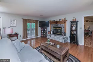 228 Fairway Cir, Cross Junction, VA 22625 - Photo 10