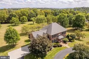 160 Wilton Dr, Winchester, VA 22603 - Photo 2