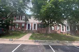 222 Waterford Ln, Winchester, VA 22602 - Photo 2
