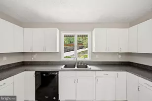 1003 Lakeview Dr, Cross Junction, VA 22625 - Photo 20