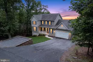 517 Northwood Cir, Cross Junction, VA 22625 - Photo 1