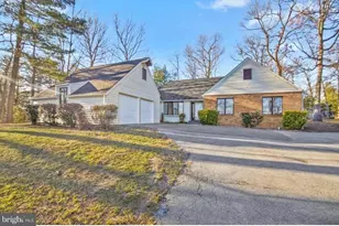 206 Fairway Cir, Cross Junction, VA 22625 - Photo 2