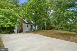 5604 Edgemont Dr, Alexandria, VA 22310 - Photo 2