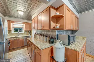 8536 Aponi Rd, Vienna, VA 22180 - Photo 12