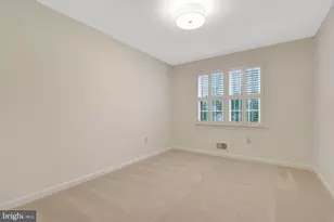 933 Holly Creek Dr, Great Falls, VA 22066 - Photo 36