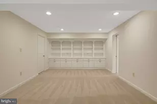 933 Holly Creek Dr, Great Falls, VA 22066 - Photo 44