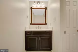 933 Holly Creek Dr, Great Falls, VA 22066 - Photo 6