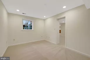 933 Holly Creek Dr, Great Falls, VA 22066 - Photo 46